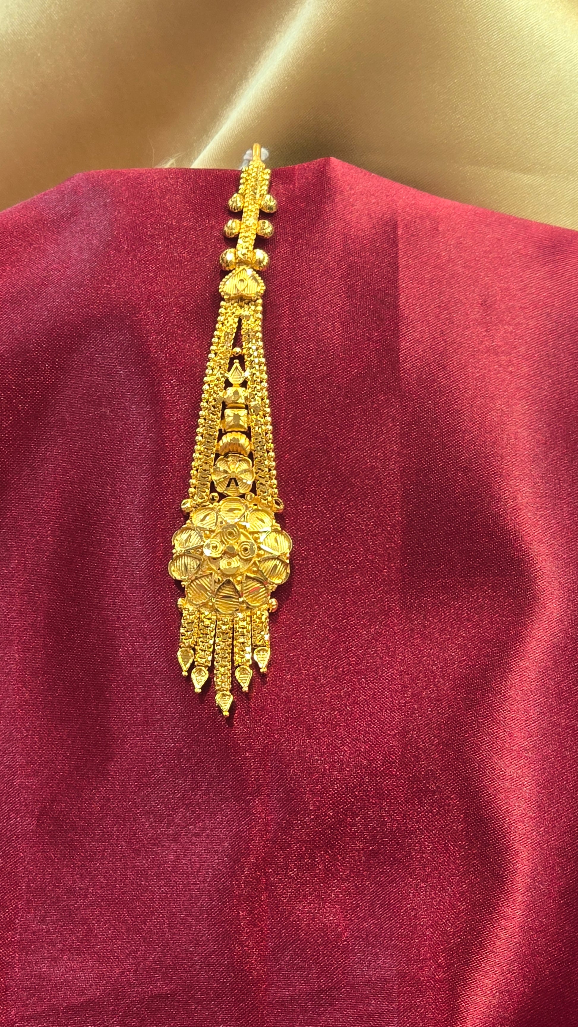 Alluring Gold Plated Tikka For Women 