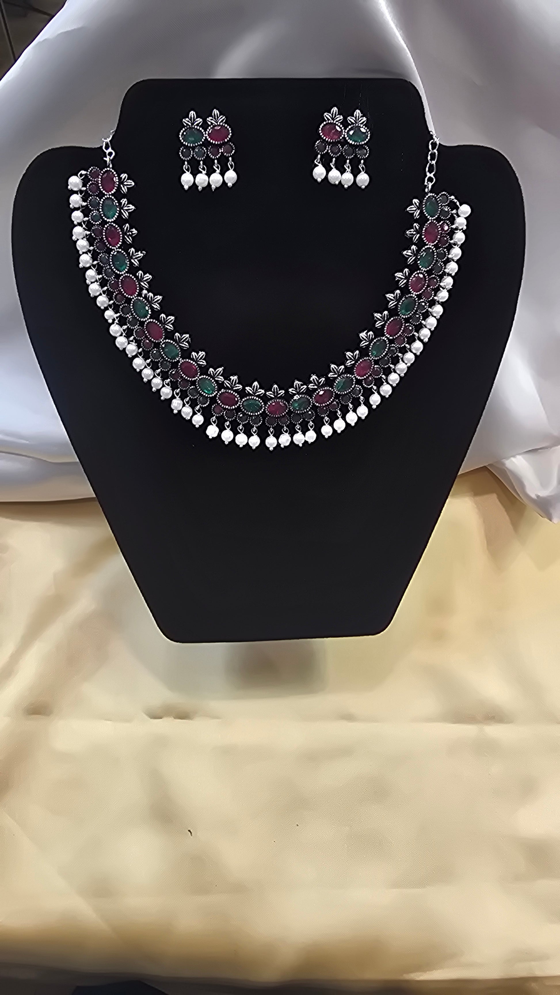 Adorable Multicolor With White Beaded Necklace With Earrings