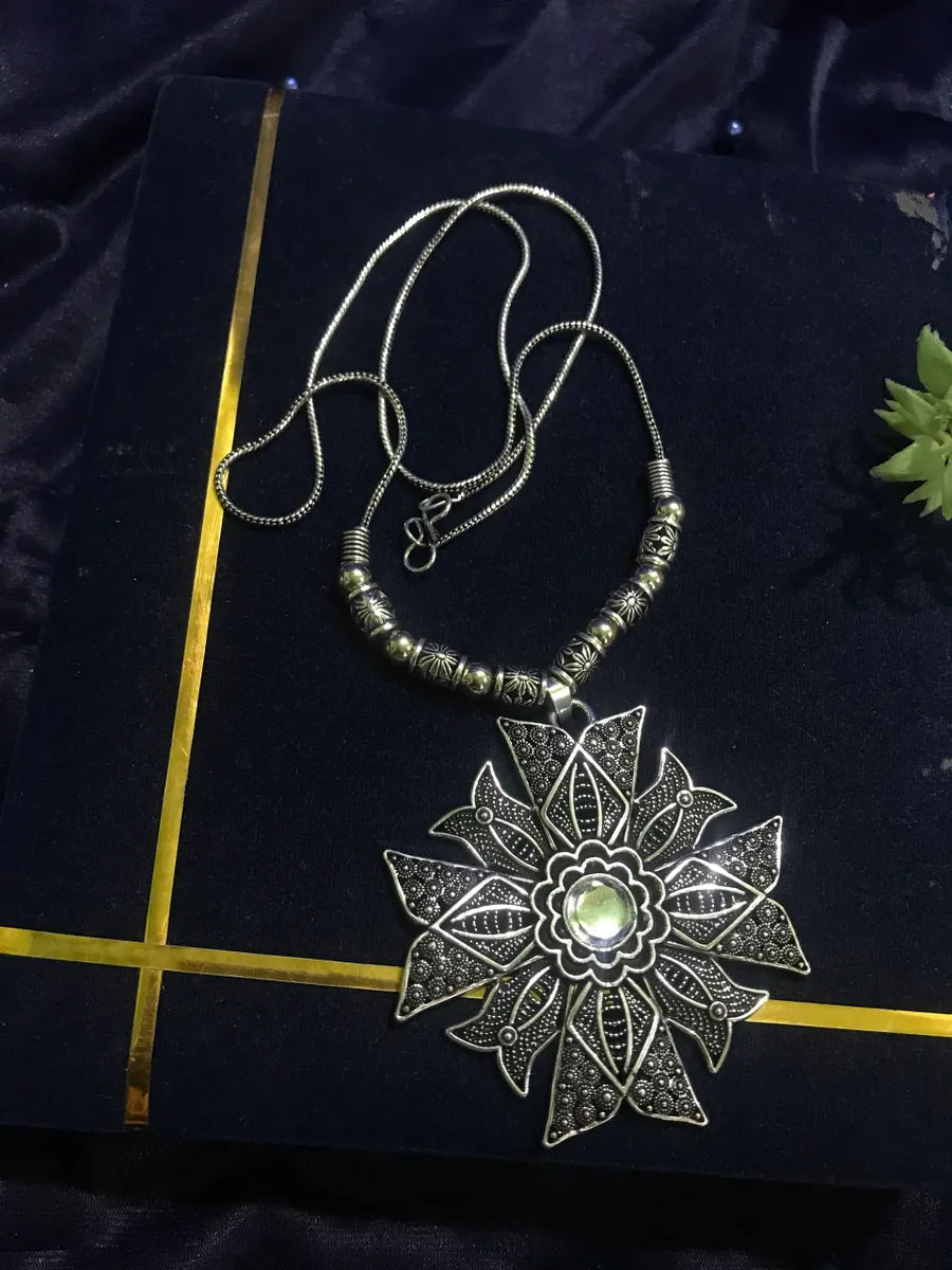 Classy Silver Plated Oxidized Chain With Star Pendant