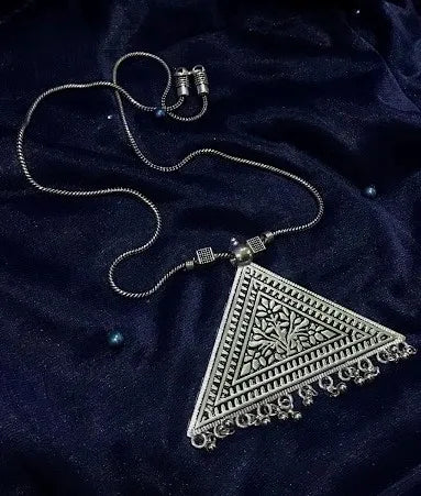Oxidized Necklace With Triangular Pendant Near Me 